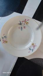 Vintage KPM Bord met Bloemen, Ophalen of Verzenden, Zo goed als nieuw, Bord(en), Overige stijlen