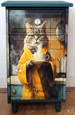 Groen nachtkastje “Kat in badjas”, eclectisch, Ophalen of Verzenden, Zo goed als nieuw, Eenpersoons, 200 cm