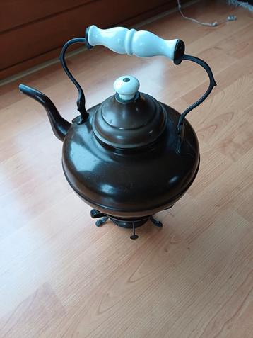 Antieke Brons Waterketel met Brander beschikbaar voor biedingen