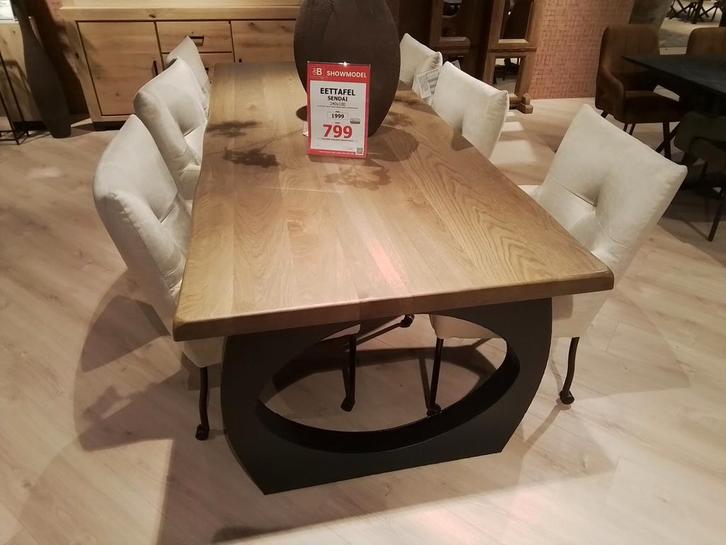 Houten Eettafel met Moderne Onderstel, Huis en Inrichting, Tafels | Eettafels, Ophalen