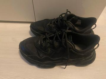 Adidas Ozweego Sneakers Zwart Maat 38 beschikbaar voor biedingen