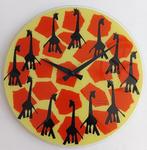 Karlsson wandklok. Oranje,geel met girafmotieven. 40x40 cm., Ophalen of Verzenden