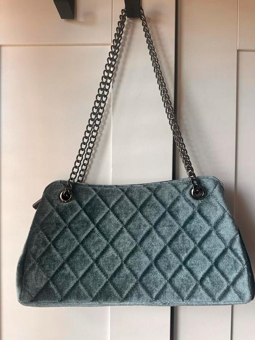 MyMo Velvet Blauwe Schoudertas, Sieraden, Tassen en Uiterlijk, Tassen | Damestassen, Nieuw, Schoudertasje, Blauw, Ophalen of Verzenden