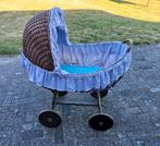 Vintage rotan wieg op wielen., Ophalen, Gebruikt, Wieg