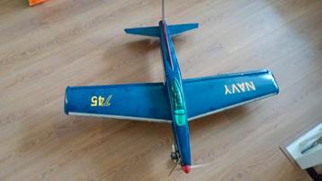 Modelvliegtuig met motor  beschikbaar voor biedingen