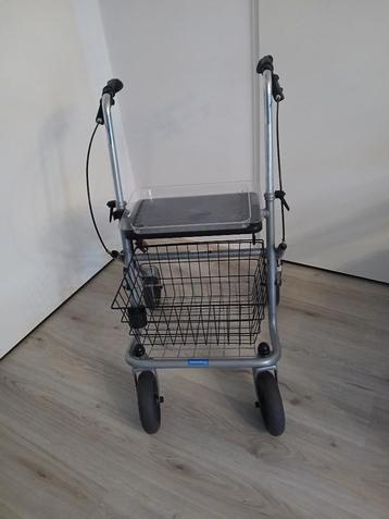 Rollator Thuasne Quatro incl looprem en stokkenbak beschikbaar voor biedingen