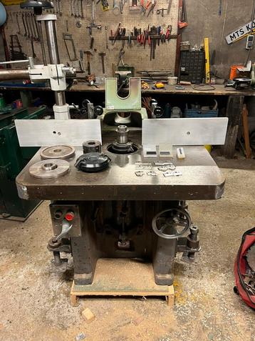 nette goedlopende freestafel /tafelfrees as 40mm beschikbaar voor biedingen