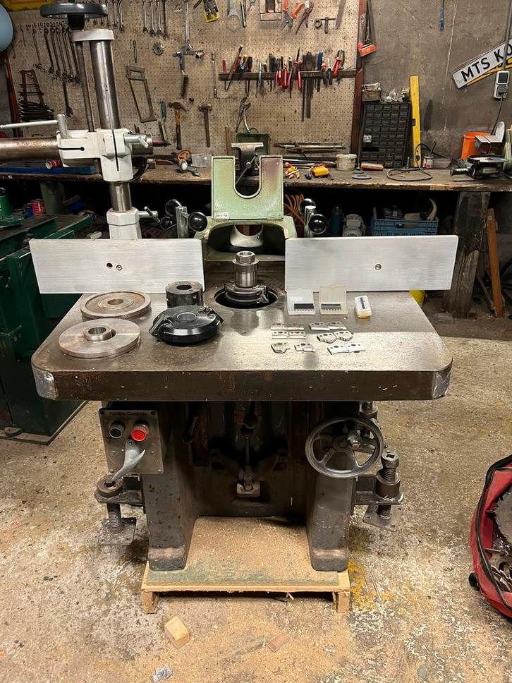 nette goedlopende freestafel /tafelfrees as 40mm, Doe-het-zelf en Verbouw, Gereedschap | Freesmachines, Zo goed als nieuw, Elektrisch