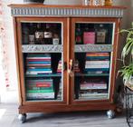 Antiek houten kastje met glazen deurtjes, Antiek en Kunst, Ophalen