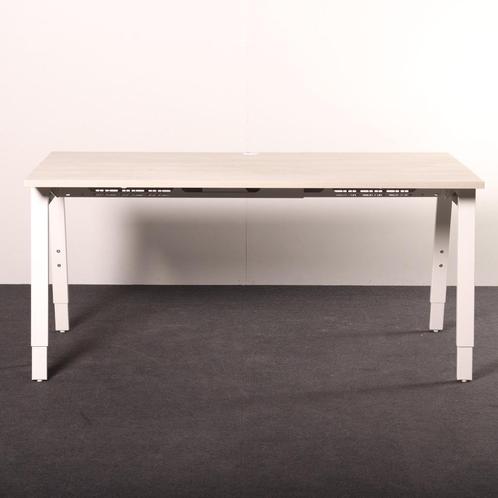 Instelbaar bureau A-poot 160x80cm met kabeldoorvoer 62-84cm, Huis en Inrichting, Bureaus, Gebruikt, Bureau, In hoogte verstelbaar