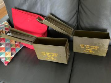 2 metalen munitiekistjes / legerkistjes per stuk 15 euro beschikbaar voor biedingen