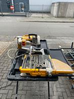 Dewalt Tegelzaag machine Ds2400s, Doe-het-zelf en Verbouw, Gereedschap | Zaagmachines, Ophalen, Zo goed als nieuw, Afkortzaag