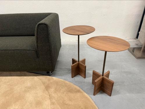 Nieuw Beek Cross Bijzettafels noten hout Design Tafel D35, Huis en Inrichting, Tafels | Bijzettafels, Nieuw, Rond, 60 cm of meer
