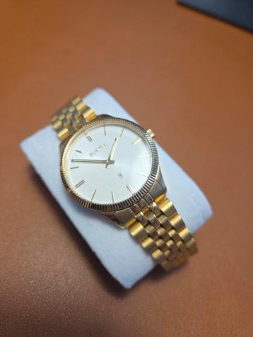 Burker Horloge Nicky Goud beschikbaar voor biedingen