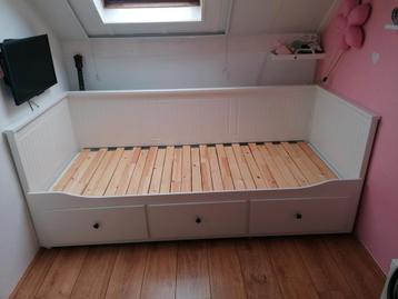 Bed Ikea Hemnes (bedbank) beschikbaar voor biedingen