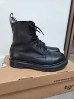 Dr. Martens Pascal Virginia Mono Black in maat 38 Nieuw, Kleding | Dames, Schoenen, Zwart, Lage of Enkellaarzen, Nieuw, Ophalen of Verzenden