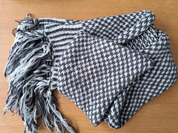 Sjaal van WE Fashion beschikbaar voor biedingen