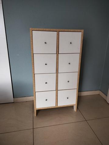 Leuk houten kastje met 8 laatjes 