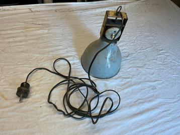 Oude looplamp. beschikbaar voor biedingen
