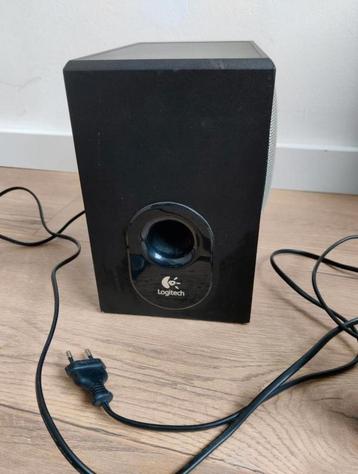 Logitech subwoofer met speakers beschikbaar voor biedingen