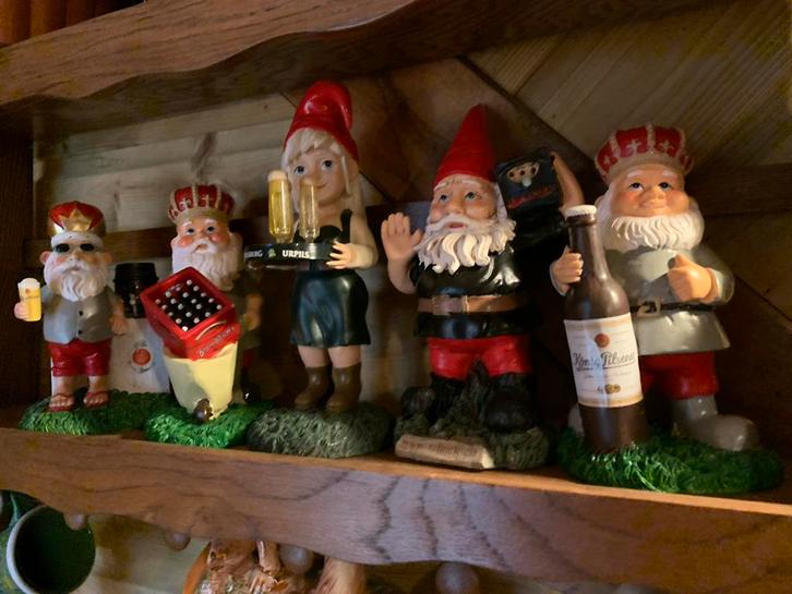 Leuke kabouters met bier, Tuin en Terras, Tuinbeelden, Zo goed als nieuw, Tuinkabouter, Kunststof, Ophalen of Verzenden