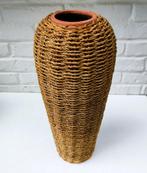 Terracotta vaas met touw en rotan omwikkeld. Merk PARLANE., Ophalen, Overige materialen, Overige kleuren, Zo goed als nieuw