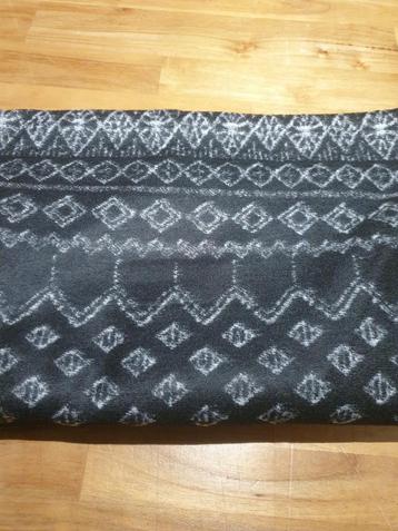 Wol zwart grijs beschikbaar voor biedingen