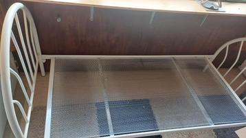 Wit mooi metalen bed 