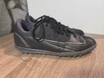 Nike zaalvoetbalschoenen, Sport en Fitness, Voetbal, Maat XS of kleiner, Ophalen of Verzenden, Zo goed als nieuw, Schoenen