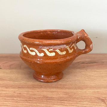 Slibaardewerk papkom - 17e / 18e eeuw - bodemvondsten beschikbaar voor biedingen