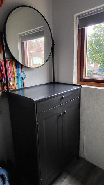 Ikea kaptafel met spiegel beschikbaar voor biedingen