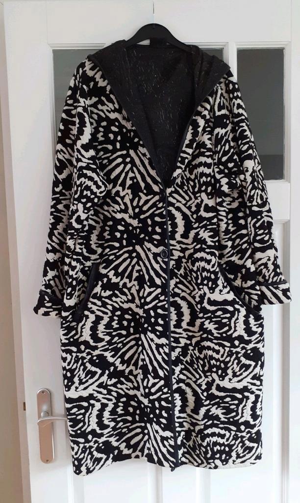 Ophilia lang vest zwart- witte print maat 4, Kleding | Dames, Grote Maten, Zo goed als nieuw, Trui of Vest, Zwart, Ophalen of Verzenden