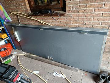 Deur met kozijn beschikbaar voor biedingen