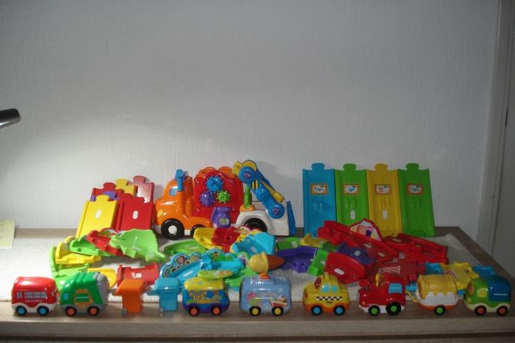 Vtech toet toet 6 auto's met autoambulance en losse baanstuk, Kinderen en Baby's, Speelgoed | Vtech, 2 tot 4 jaar, Ophalen of Verzenden