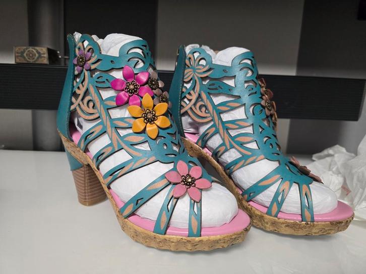 Pumps & Sandalen met hak mt 37, Kleding | Dames, Schoenen, Nieuw, Sandalen of Muiltjes, Overige kleuren, Ophalen of Verzenden