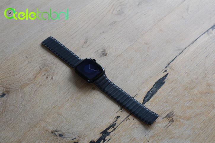 Apple Watch SE GPS (2e generatie) - 44mm - Zwart + Garantie, Sieraden, Tassen en Uiterlijk, Smartwatches, Zo goed als nieuw, iOS