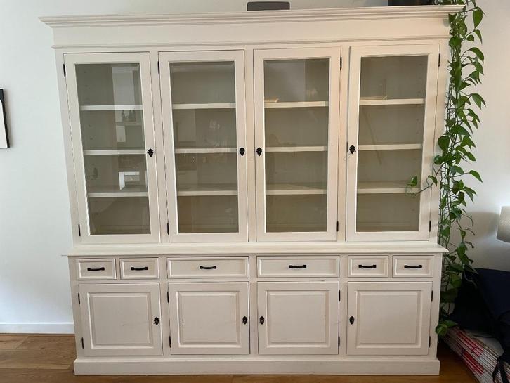 Witte buffetkast met glazen deuren, Huis en Inrichting, Kasten | Buffetkasten, Gebruikt, 200 cm of meer, 200 cm of meer, 50 tot 75 cm