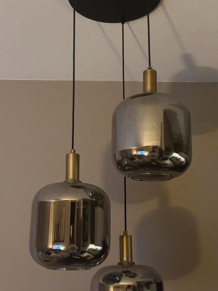 Moderne hanglamp met 3 glazen kappen, Huis en Inrichting, Lampen | Hanglampen, Zo goed als nieuw, 50 tot 75 cm, Glas, Ophalen