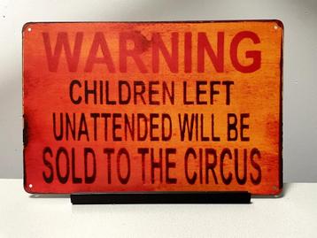 Warning children left … tekstbord (Old look) beschikbaar voor biedingen
