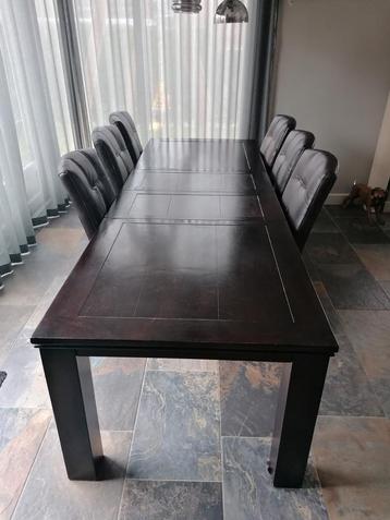 Koloniaal houten uitschuifbare eettafel inclusief 6 stoelen beschikbaar voor biedingen