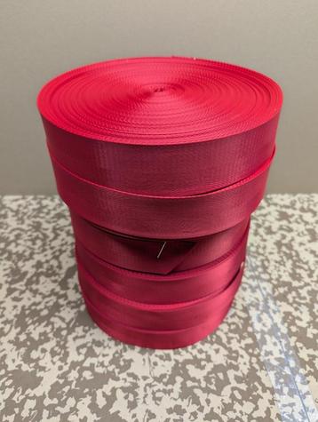 Rode Nylon Band – 50 mm breed – 50 meter per rol beschikbaar voor biedingen