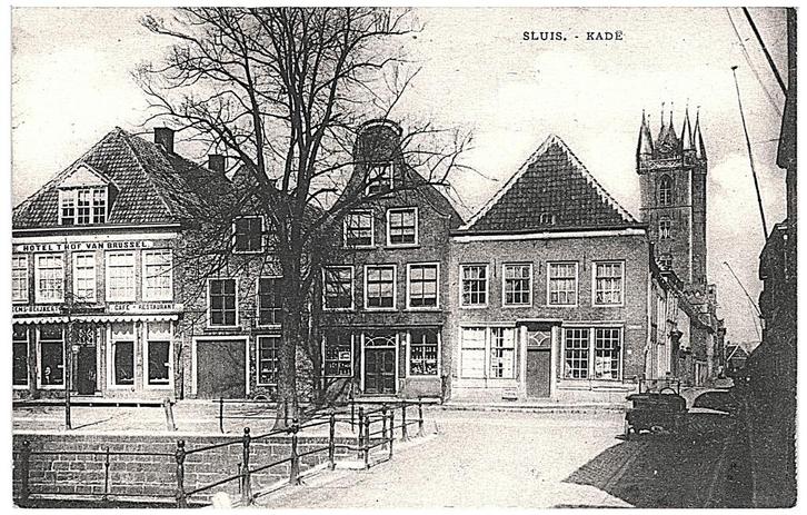 700099 Sluis Kade Hotel t Hof van Brussel Niet Gelopen, Verzamelen, Ansichtkaarten | Nederland, Ongelopen, Zeeland, Ophalen of Verzenden