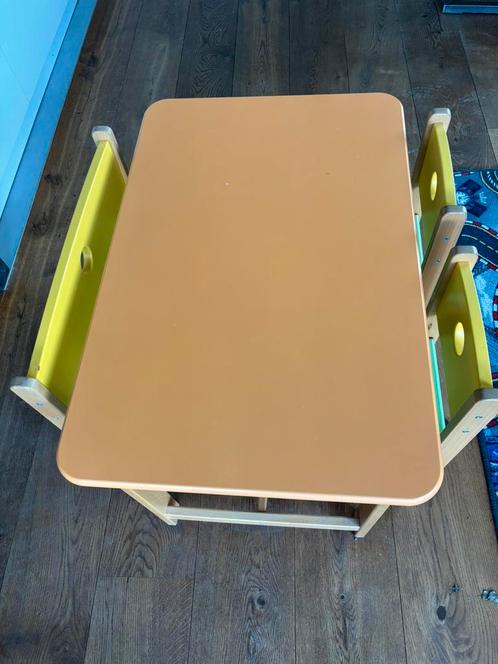 Mooi degelijk kindersetje tafeltje met stoeltjes en bank, Kinderen en Baby's, Kinderkamer | Tafels en Stoelen, Zo goed als nieuw