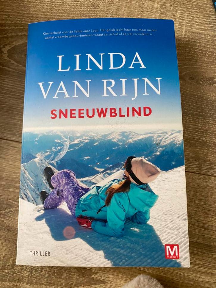 Boek sneeuwblind van linda van rijn, Boeken, Thrillers, Zo goed als nieuw, Ophalen of Verzenden