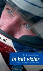 IN HET VIZIER - Autosport F1 achter de schermen met Max, Ophalen of Verzenden, Zo goed als nieuw, Overige sporten