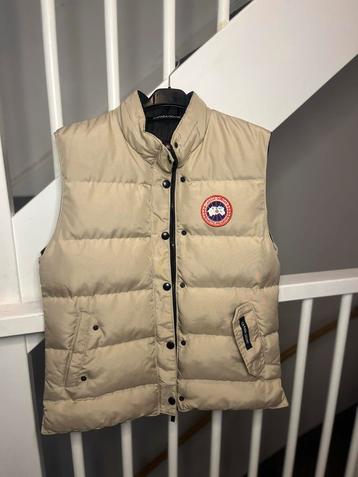 Canada goose bodywarmer beige beschikbaar voor biedingen