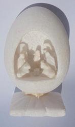 Mooie kleine serene KERSTGROEP in wit stenen ei op voetje., Verzenden, Gebruikt