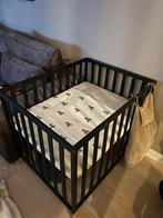 Box Quax zwart met houten poten, Kinderen en Baby's, Boxen, Ophalen, Zo goed als nieuw, Rechthoekig, In hoogte verstelbaar