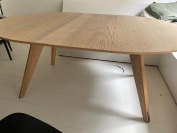 Robuste eikenhouten eettafel van Bolia beschikbaar voor biedingen