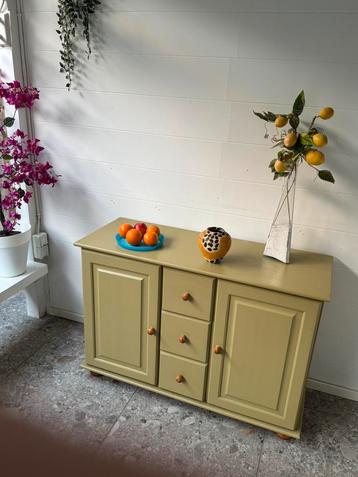 Dressoir/ kastje beschikbaar voor biedingen